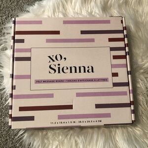 XO, Sienna Black Felt Letter Board Natural Pine